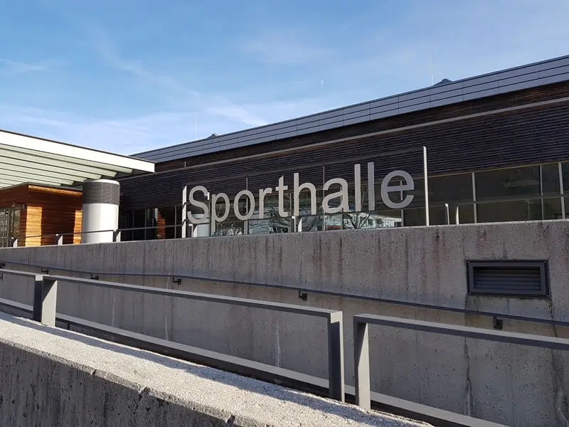 Sporthalle am Stadtrand